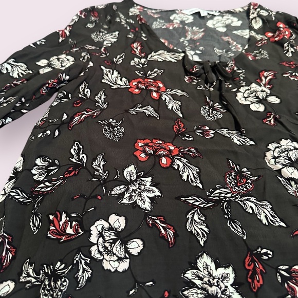Women's cupcakes & cashmere Dark Gray Floral Blouse Tie And Sleeve Detail Medium - Picture 3 of 15